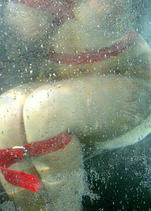 free sex pornphoto 14 Christina Carter Julie Night babeshow-close-up-dominika waterbondage