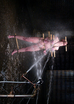 free sex pornphoto 8 Dee Williams ca-blonde-xxxmodl waterbondage