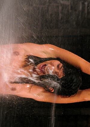 free sex pornphoto 15 Delilah Strong Keeani Lei chain-brunette-shyla waterbondage