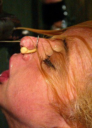 free sex photo 13 Kelly Wells nouhgty-blonde-wicked waterbondage
