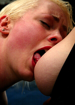 free sex pornphoto 10 Lorelei Lee Sgt Major sexy-party-babe waterbondage