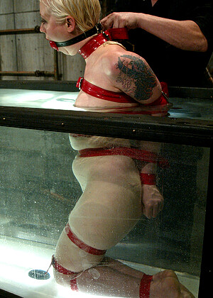 free sex pornphoto 12 Lorelei Lee hairy-blonde-tatu waterbondage