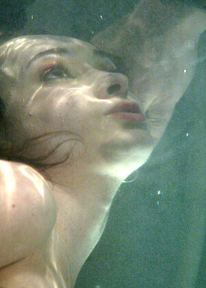 free sex pornphoto 1 Maya Matthews chickies-bondage-images waterbondage