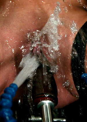 free sex pornphoto 15 Nadia Styles grosses-milf-autumn waterbondage