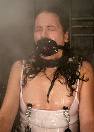 free sex pornphoto 17 Nicolette popular-wet-toes waterbondage