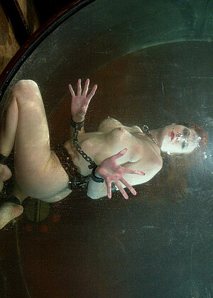 free sex pornphoto 13 Sabrina Fox gorgeous-wet-babesbang waterbondage