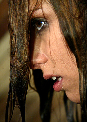 free sex pornphoto 5 Sasha Sparks exotics-brunette-hips waterbondage