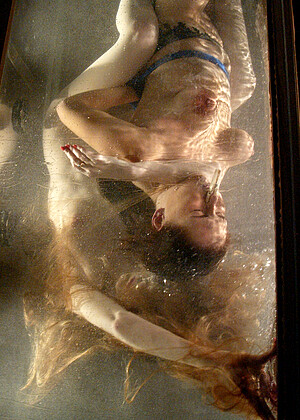 free sex pornphoto 11 Venus jamey-mature-girlsmemek waterbondage