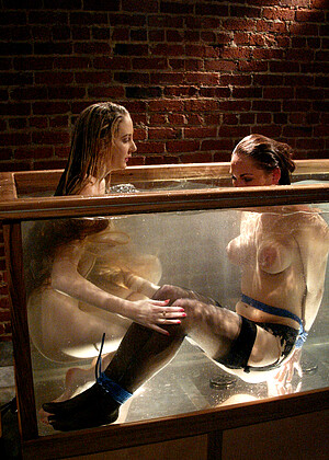 free sex pornphoto 19 Venus jamey-mature-girlsmemek waterbondage