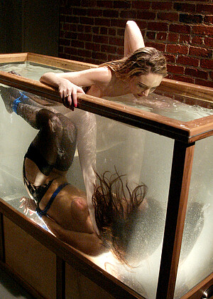 free sex pornphoto 6 Venus jamey-mature-girlsmemek waterbondage