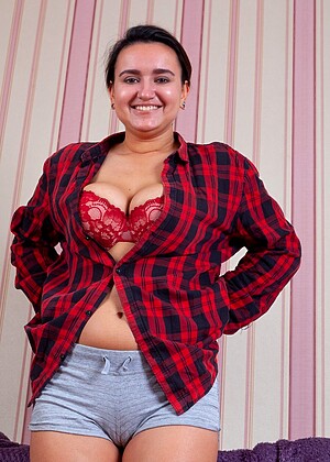 free sex pornphoto 15 Ramira kiss-amateur-butifull wearehairy