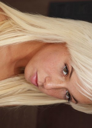 free sex pornphoto 3 Natali Blond slapping-blonde-virtuagirlhd xart