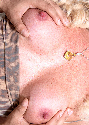 free sex photo 15 Amanda Verhooks slurped-handjob-bra-nude 40somethingmag