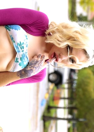 free sex pornphotos 8thstreetlatinas Kimberly Moss Cakes Blowjob Anika