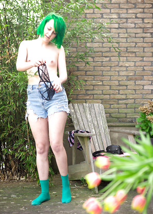 free sex pornphoto 1 Bobbie augustames-clothed-monster-black abbywinters