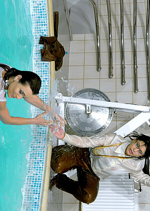 free sex photo 6 Diana Kate Kitty Saliery amamiya-pool-scene allwam