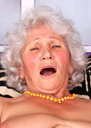 free sex photo 15 Betty tainster-granny-bugil-xlgirls anilos