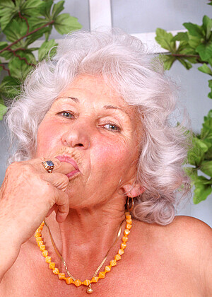 free sex photo 17 Betty tainster-granny-bugil-xlgirls anilos
