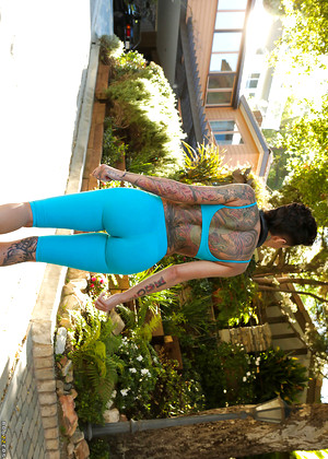 free sex photo 11 Bella Bellz pemain-yoga-pants-telanjang bigbuttslikeitbig