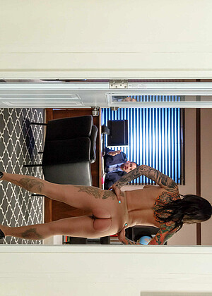 free sex pornphoto 10 Felicity Feline Johnny Castle cutting-edge-brunette-photosb bigtitsatwork