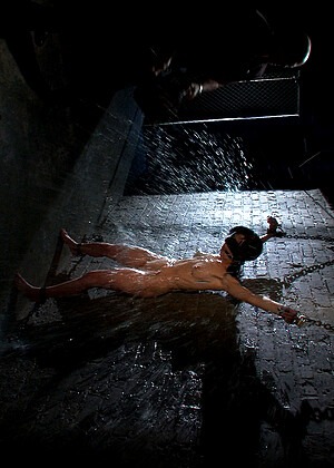 free sex photo 11 Elise Graves pornphoto-bath-naked-woman boundgangbangs