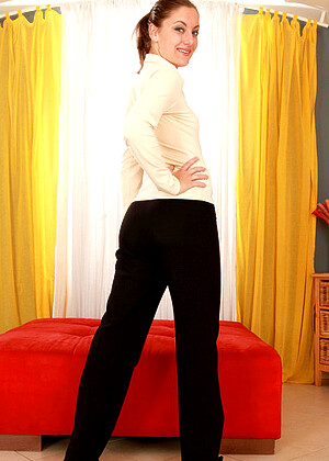 free sex pornphoto 6 Michelle bell-brunette-grip-gand bushybushy