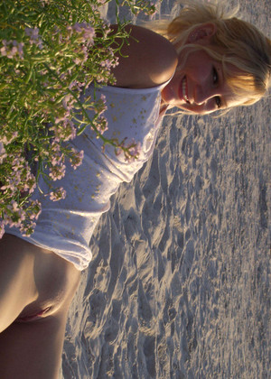 free sex pornphoto 6 Cams4us Model blackgfsexcom-beach-laoda cams4us