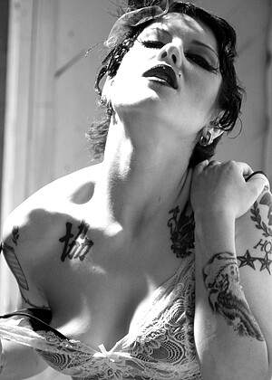 free sex pornphoto 7 Asa Akira Cadence St John teasing-petite-cocobmd clubmagazine