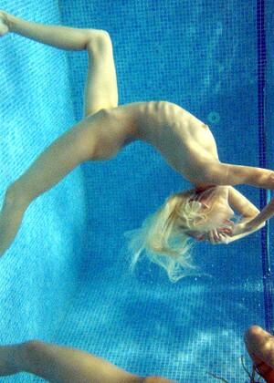 free sex pornphoto 4 Safi A Salma hdvedios-pool-sexpicture clubseventeen