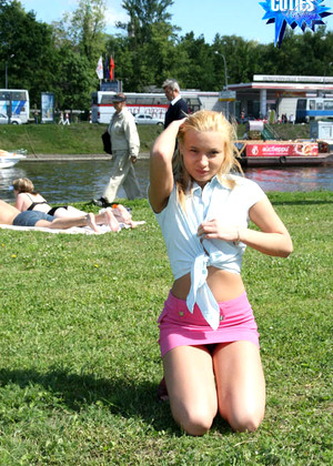 free sex pornphoto 16 Cutiesflashing Model desyra-outdoor-nudegirls cutiesflashing