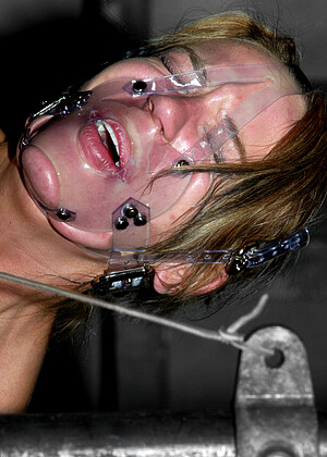 free sex photo 19 Holly Wellin tease-nipples-fullhd-pic devicebondage
