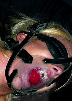 free sex photo 1 Kelly Wells bustyfatties-close-up-fever devicebondage