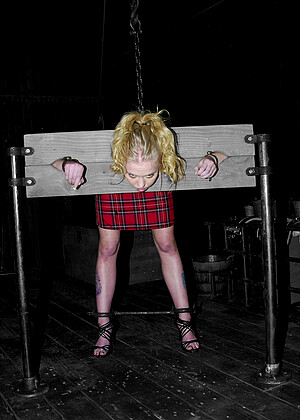 free sex pornphoto 14 Sarah Jane Ceylon kinklive-legs-teacher devicebondage