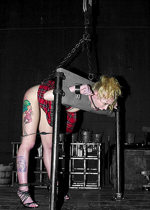 free sex pornphoto 3 Sarah Jane Ceylon kinklive-legs-teacher devicebondage