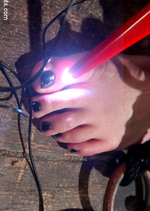 free sex photo 1 Annie Cruz Mona Wales erotic-bdsm-gerson electrosluts