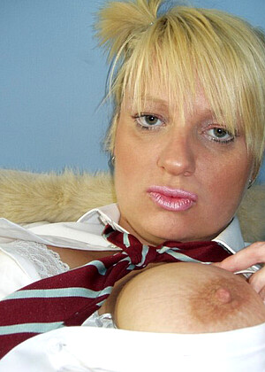 free sex photo 16 Daniella English are-close-up-sinz englishmilf