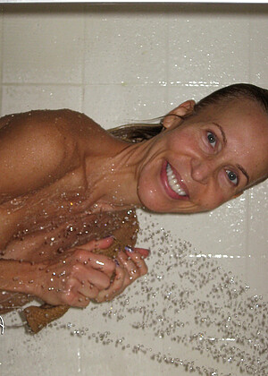 free sex pornphoto 14 Erica Lauren lustygrandmascom-shower-performer ericalaurenxxx