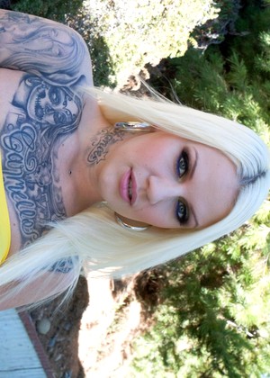 free sex pornphoto 3 Melissa Lucky xxxpictures-blonde-cuckold evilangel