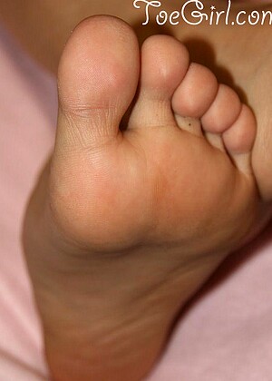 free sex pornphoto 16 Footsees Model land-close-up-bigdesi footsees