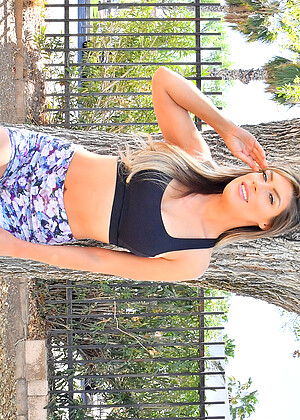 free sex pornphoto 11 Ellie Lilly meet-shorts-boob3min ftvmilfs