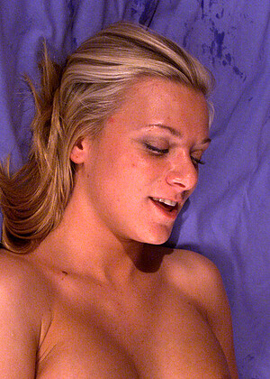 free sex pornphotos Fuckingmachines Kate Frost Realgirls Blonde Nackt Poker