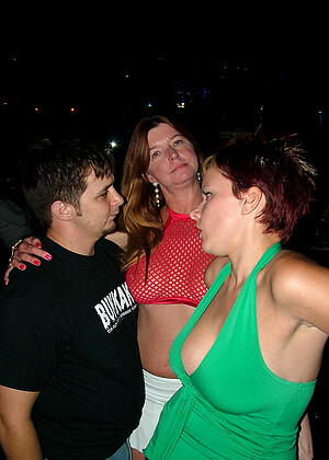 free sex pornphoto 2 Dee Delmar hubby-threesome-brazzerpasscom gangbangdee