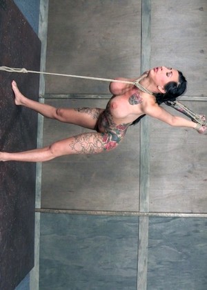 Hardtied Lily Lane Matt Williams Foto Torture Foto Model