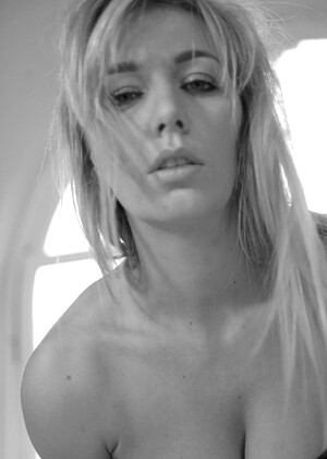 free sex pornphoto 7 Hayley Marie Coppin blonde-amateur-massage hayleyssecrets