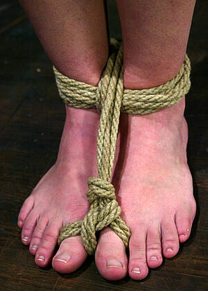 free sex photo 7 Dee Williams hdxxx1280-bondage-summers hogtied