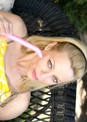free sex photo 6 Holly Sampson ultrahd-outdoor-bugil-model housewife1on1