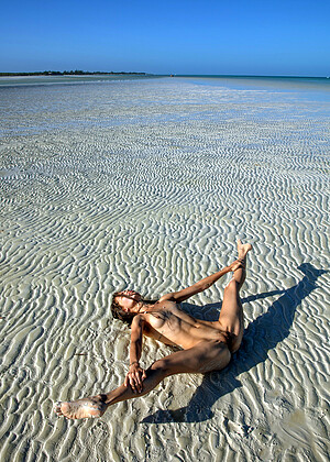 free sex pornphoto 8 Irene Rouse island-beach-blows irenerouse