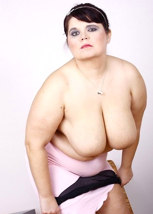 Kinkymaturesluts Kinkymaturesluts Model Ztod Shaven Pink Dress