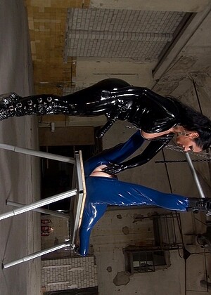 Kinkyrubberworld Latex Lara Sapphire Femdom Enjoys