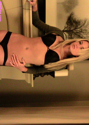 free sex pornphoto 8 Kara chanapa-blonde-hard kisskara